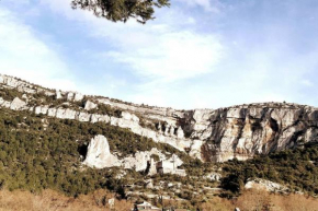 Vue panoramique sur le château,montagne et grottes